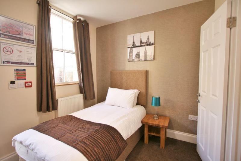 Central Studios Gloucester Place By Roomsbooked Cheltenham Exteriör bild